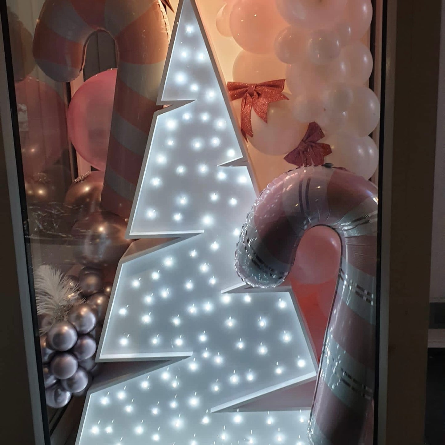 MODERN TWINKLE CHRISTMAS TREE