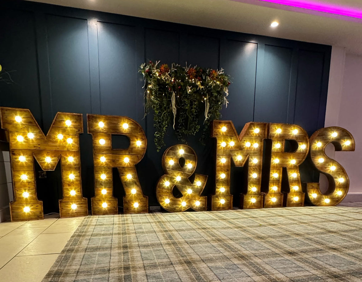 CURVED RUSTIC LETTERS