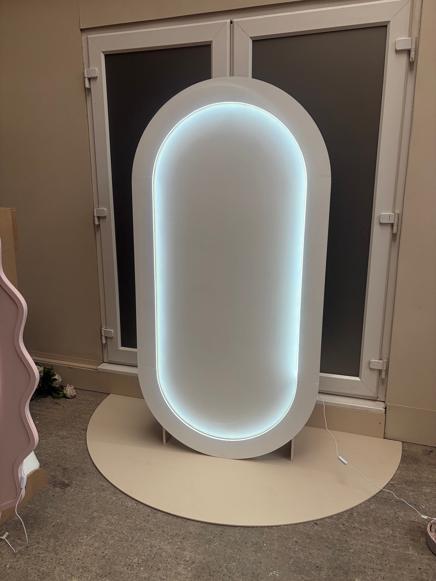 Oval light up sail board