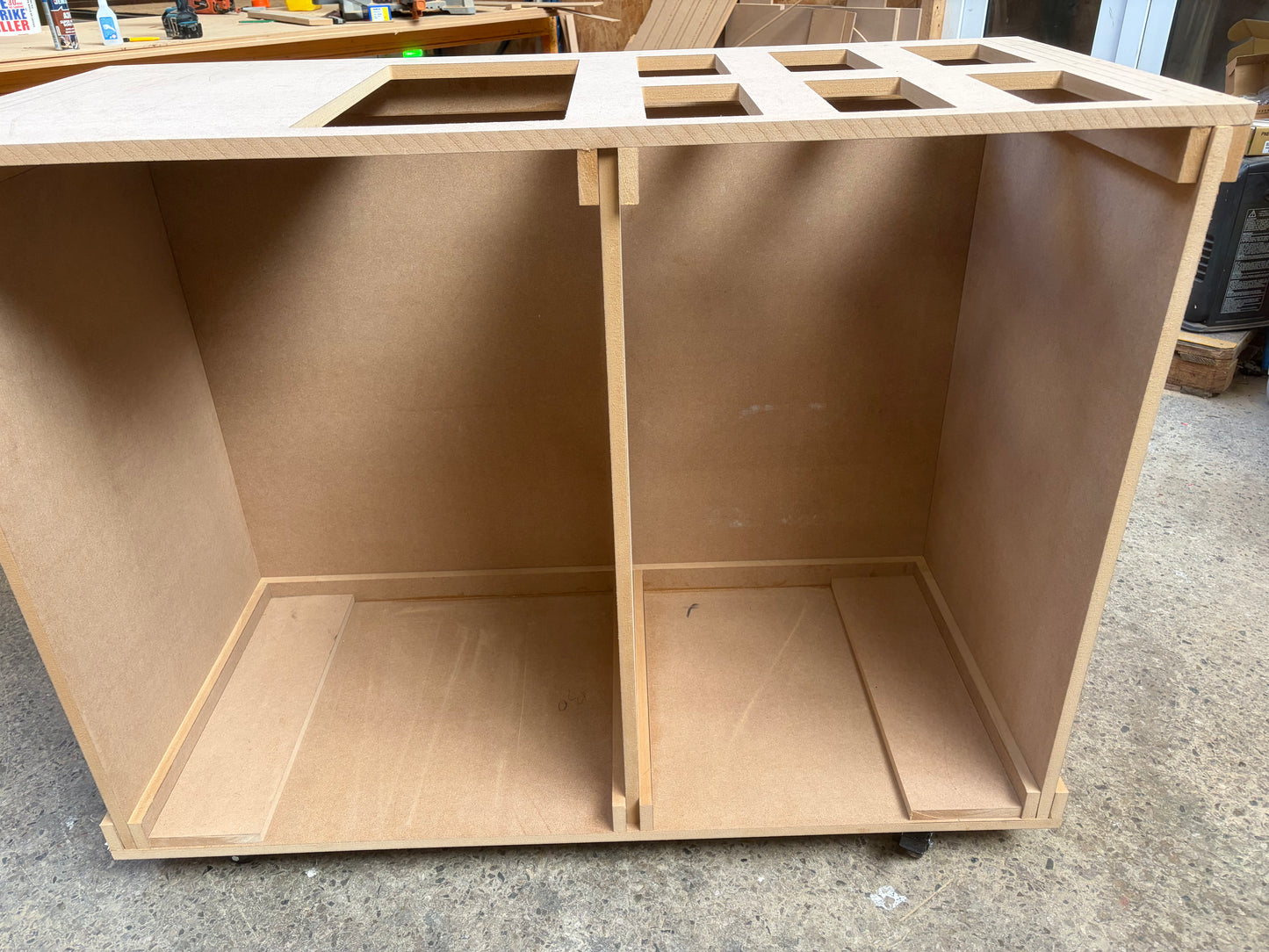 Rippled sides cart